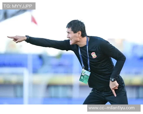 邵佳一在家看电脑时惊现700多条信息不知官宣时机何在