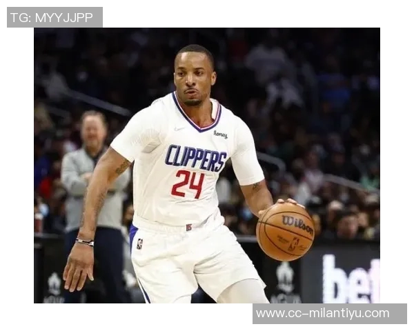 鲍威尔全力以赴15投9中斩获24分并贡献3篮板4助攻4抢断表现出色 鲍威尔全力以赴15投9中斩获24分并贡献3篮板4助攻4抢断表现出色