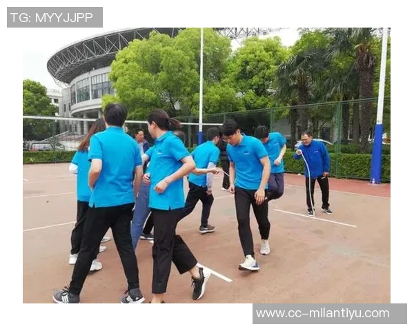 伦纳德称赞巴图姆如粘合剂般重要积极防守展现活力与团队精神 伦纳德称赞巴图姆如粘合剂般重要积极防守展现活力与团队精神